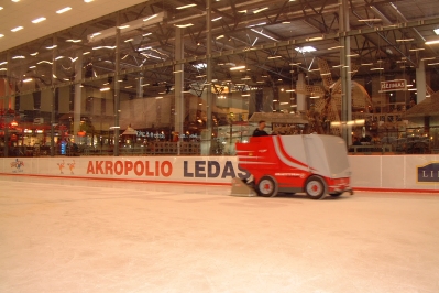 Akropolio ledo arena Vilnius Engo ledo valymo masina Saltoji banga 2001m-397fe881ad38942b3d12ded9725e3a80.JPG